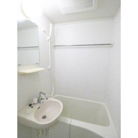 バス・シャワールーム　清潔感のあるお風呂です♪