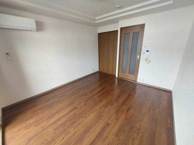 居室・リビング　玄関