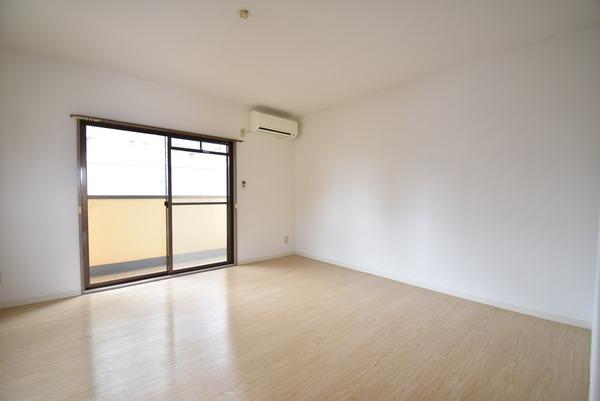 居室・リビング　※同物件別室※