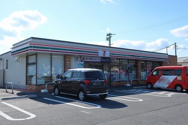 コンビニ　セブンイレブン（コンビニ）まで500m