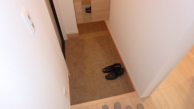 玄関　写真は同型イメージです