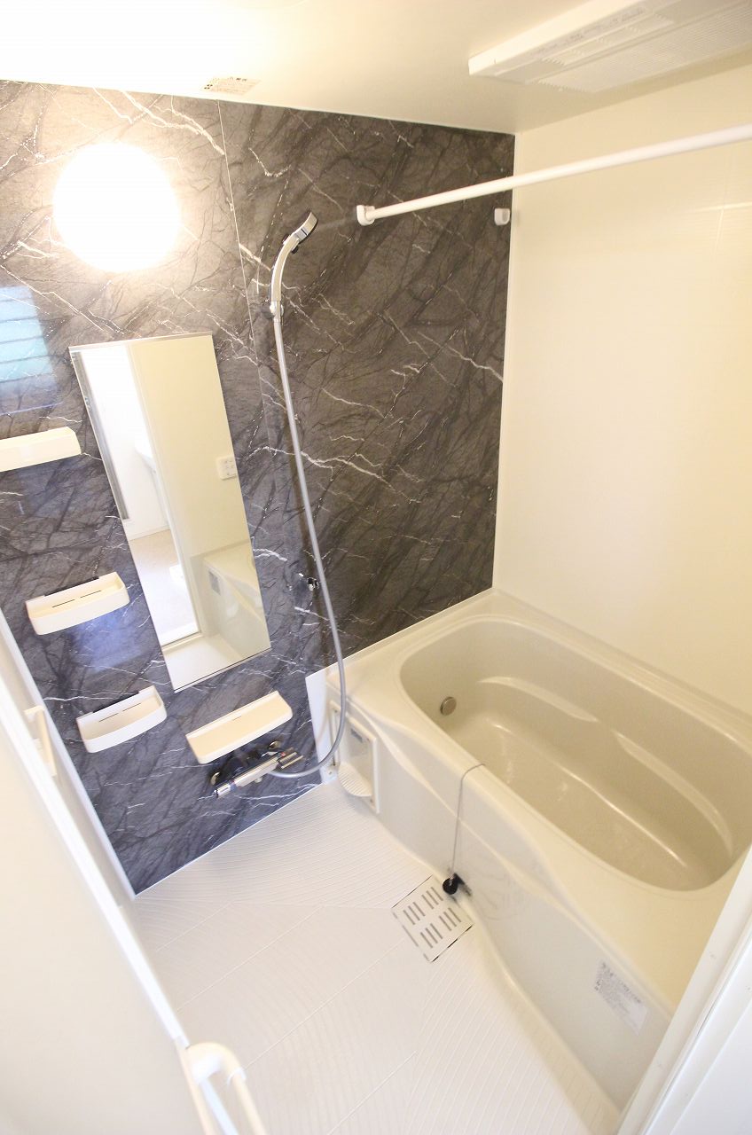 バス・シャワールーム　別の部屋の写真です