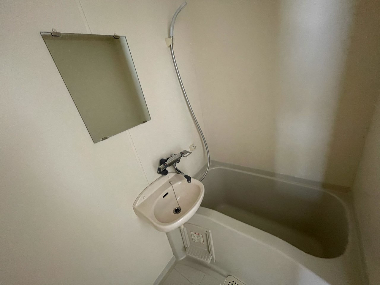 バス・シャワールーム　シンプルで機能的なユニットバスです！