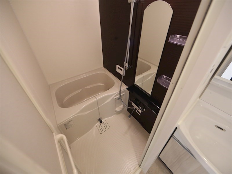 バス・シャワールーム　浴室暖房乾燥機付　追い焚き機能付お風呂　同仕様写真