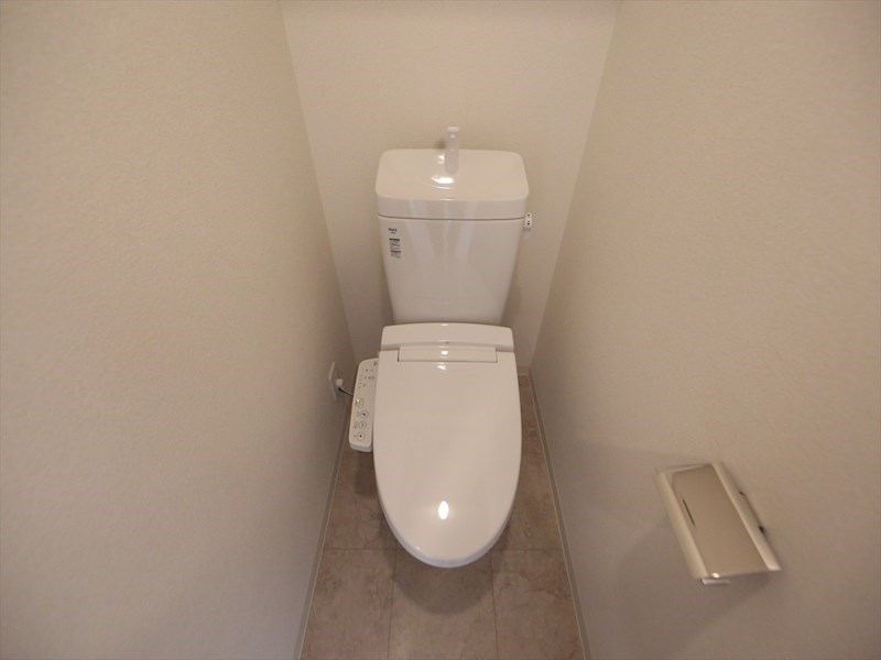 トイレ　温水洗浄暖房便座付トイレ　同仕様写真