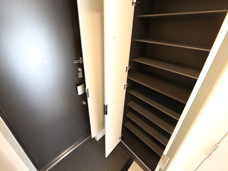 玄関　玄関　シューズボックス付（収納充実してます）　同仕様写真