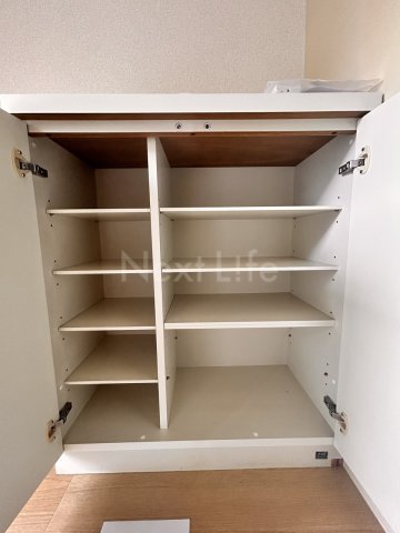 収納　メビウスコート国立 1-B