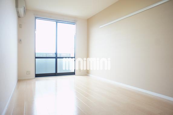 居室・リビング　日当たり良好の居室です。