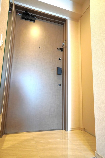 玄関　※写真は同タイプ住戸です。
