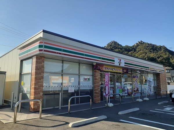コンビニ　セブンイレブン防府高井店（コンビニ）まで950m