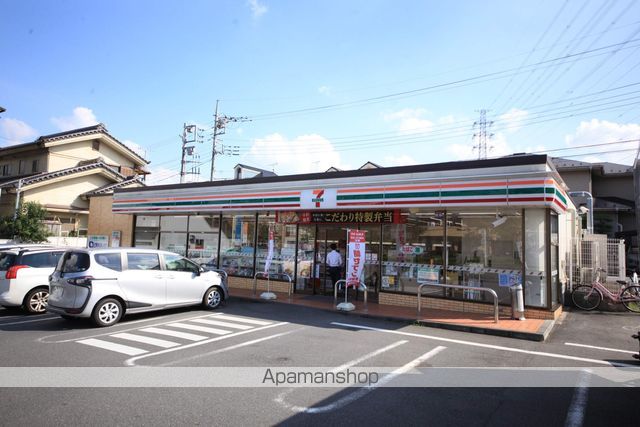 コンビニ　セブンイレブン（コンビニ）まで307m