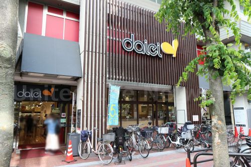 スーパー　ダイエー江坂駅前店（スーパー）まで180m