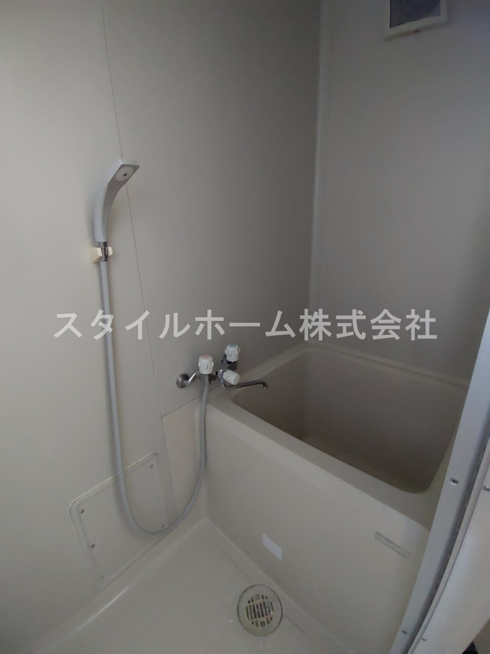 バス・シャワールーム　別部屋写真です。