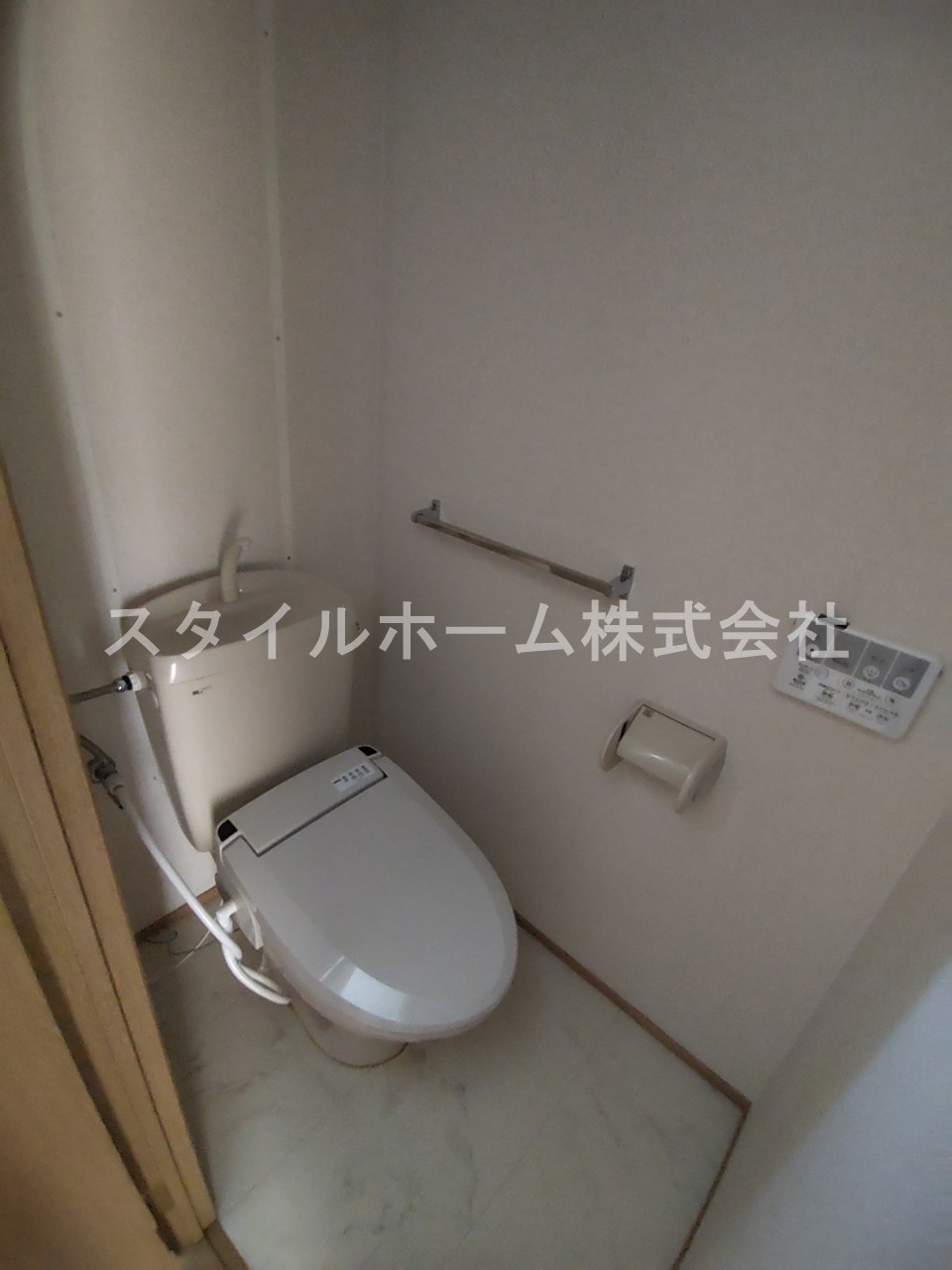 トイレ　別部屋写真です。