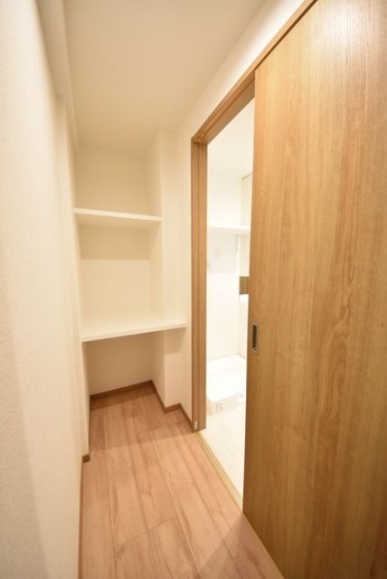 その他部屋・スペース　洗面所の隣に大きな収納があります