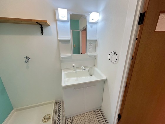 洗面設備　※別号室の写真になります。