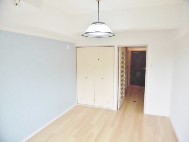 居室・リビング　同建物の別号室のお写真です。