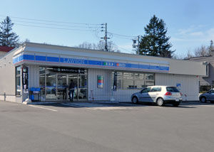 コンビニ　ローソン厚別駅前店（コンビニ）まで338m
