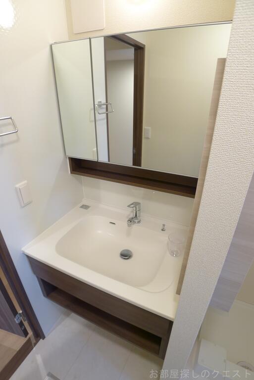 洗面設備　(写真は同タイプ）