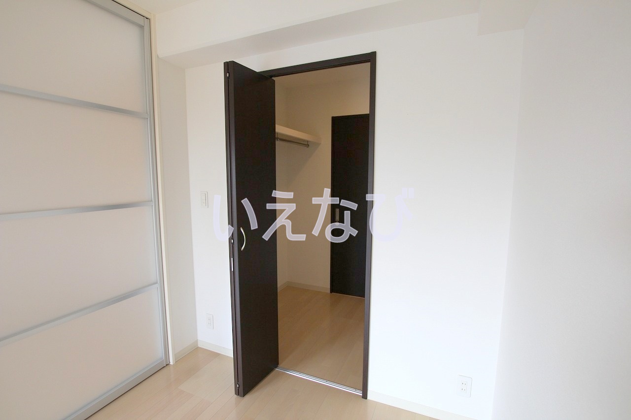 収納　ウォークスルークローゼット