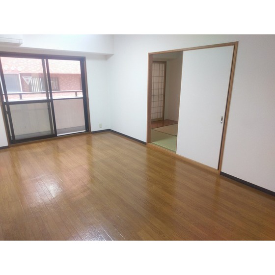 居室・リビング　写真は６０２のものです