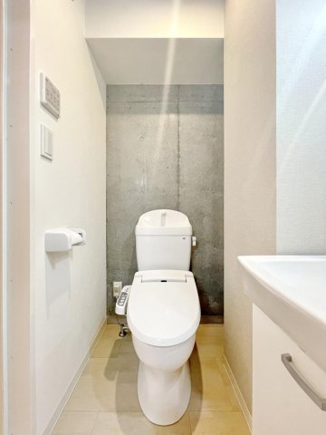 トイレ　■温水洗浄便座