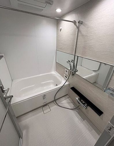 バス・シャワールーム　落ち着いた空間のお風呂です