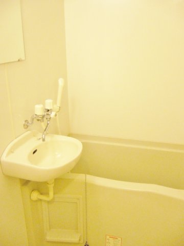 バス・シャワールーム　浴室乾燥機付き！