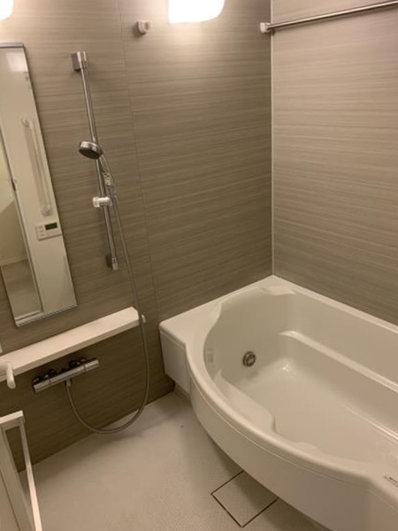 バス・シャワールーム　雨の日でも安心の浴室乾燥機付きです♪