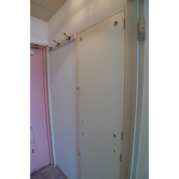 その他　玄関横収納