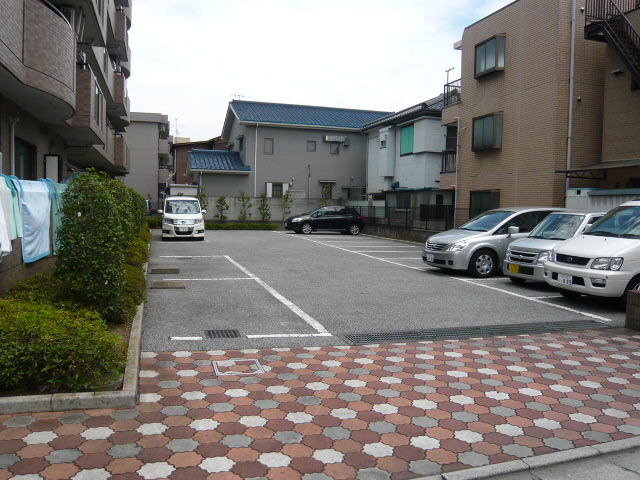駐車場　★敷地内駐車場★（空き状況・使用料等詳細はご確認下さい）