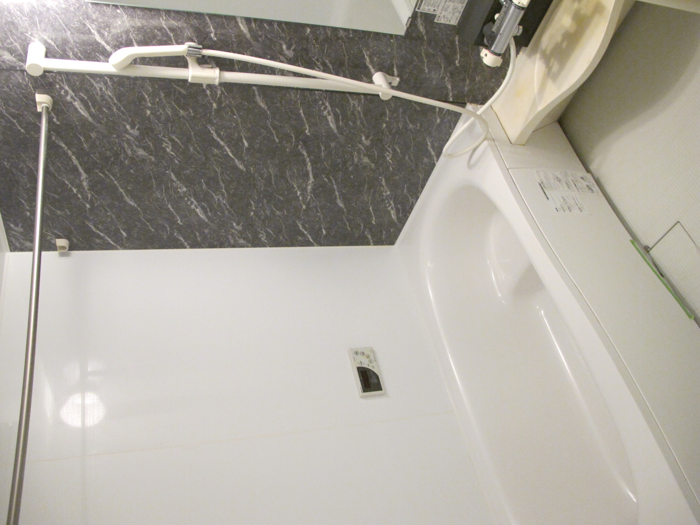 バス・シャワールーム　※他の部屋のお写真です