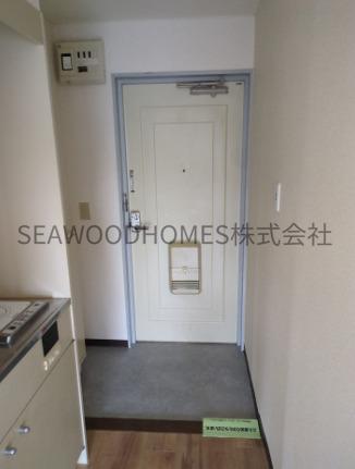 玄関　ドアを開ければ、明るく清潔な空間がお出迎え。