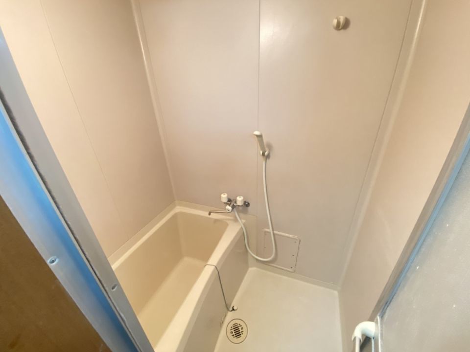 バス・シャワールーム　白基調清潔感の溢れるバス☆