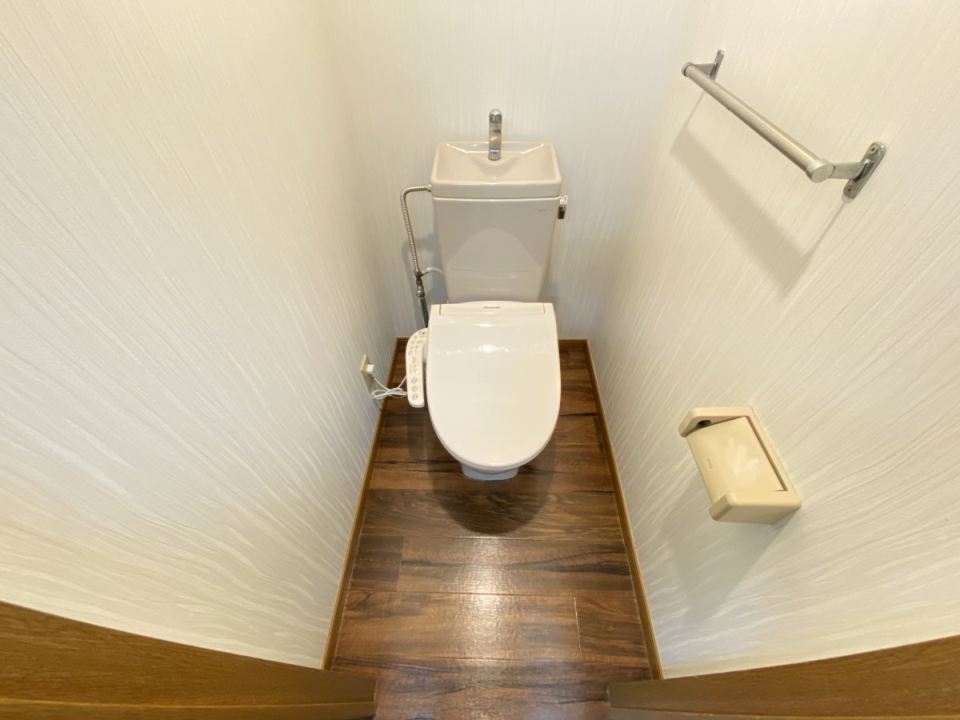 トイレ　温水洗浄便座