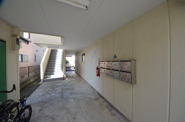 エントランス　★共用部分もしっかりお手入れされています★