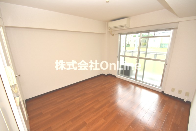 居室・リビング　こちらの居間で趣味の時間をお楽しみください