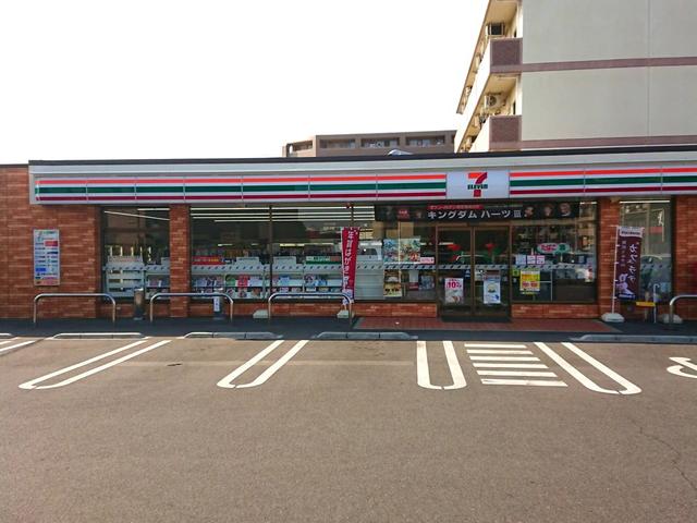 コンビニ　セブンイレブン岸和田小松里町店（コンビニ）まで140m