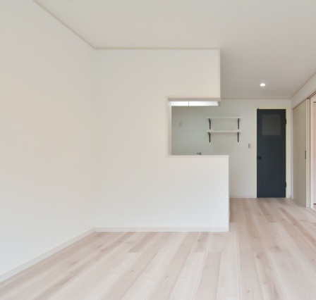 居室・リビング　こちらのリビングで趣味の時間をお楽しみください♪