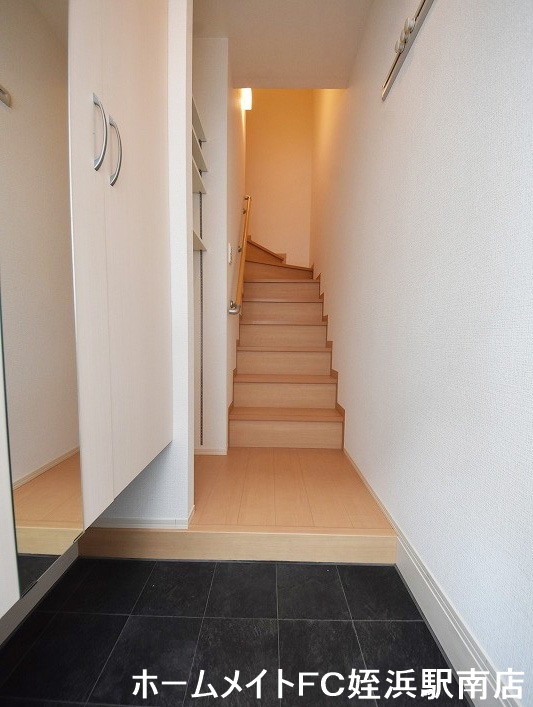 玄関　★天井高下駄箱で沢山入ります♪★