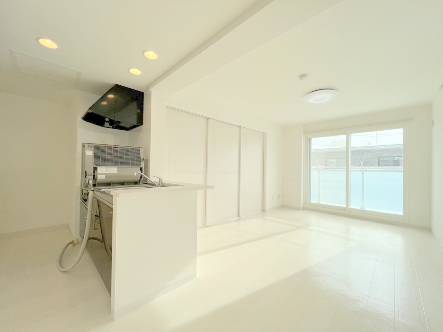 居室・リビング　明るい居間で気持ちまで明るくなりますね！