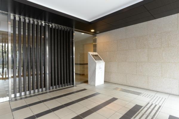 エントランス　建物の内部です