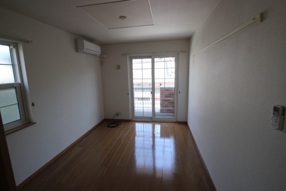 居室・リビング　※別号室の写真です。