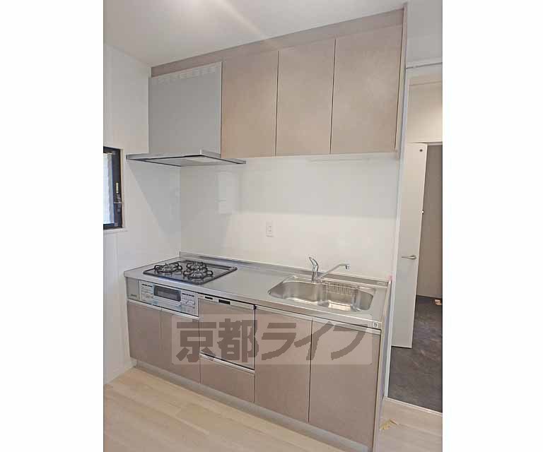 キッチン　ワイドサイズのシステムキッチンです。