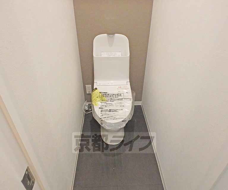 収納　清潔感のあるトイレです。