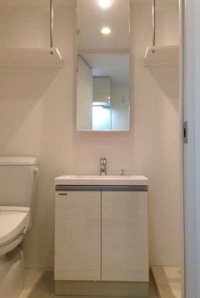 洗面設備　便利な独立洗面台です