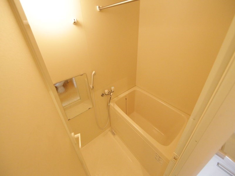 バス・シャワールーム　お風呂　窓付　浴室暖房乾燥機付