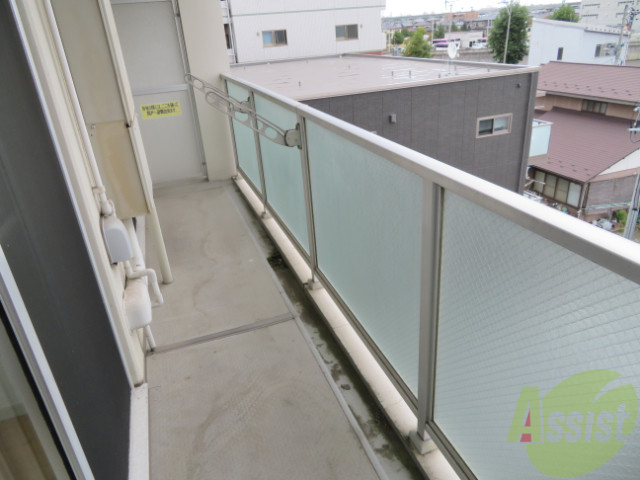 バルコニー　バルコニーは幅があり、広い印象を受けました