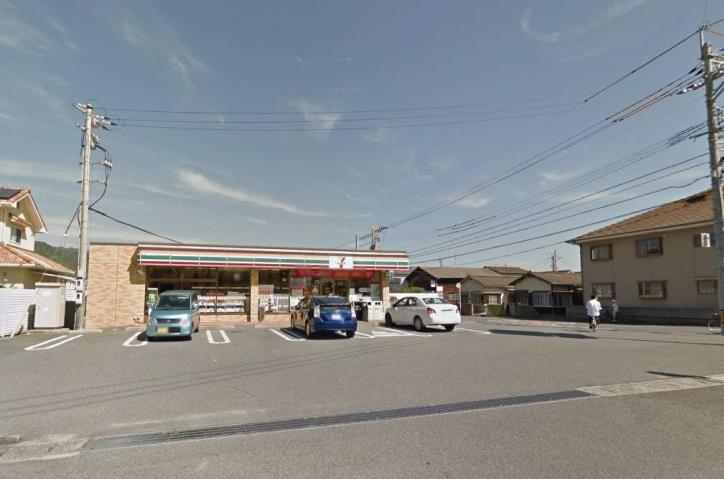 コンビニ　セブンイレブン（コンビニ）まで301m