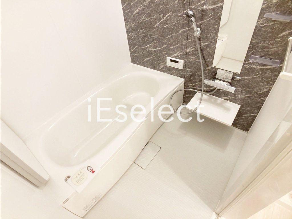 バス・シャワールーム　ゆったりとした一坪の浴室は魅力的です